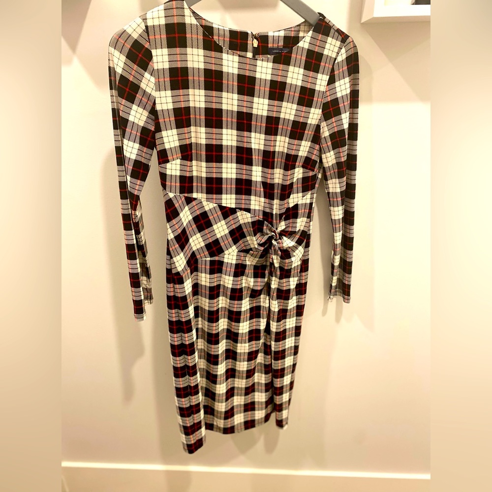 Tommy Hilfiger Size 6 sleeved dress